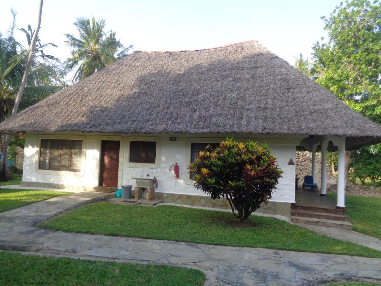 Simba & Oryx Cottages Playa de Diani Exterior foto